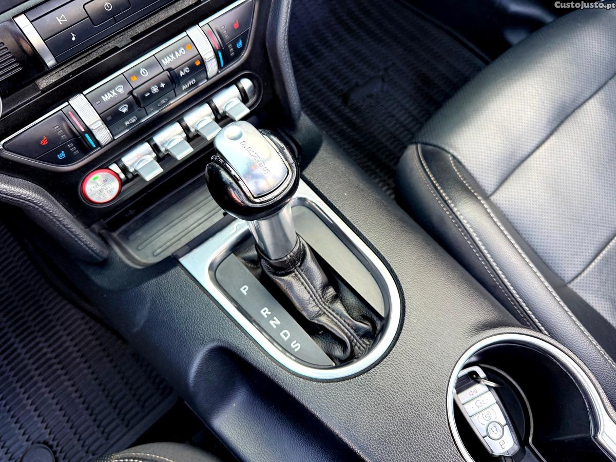 Ford Mustang 2.3 Convertible — fotografia 36