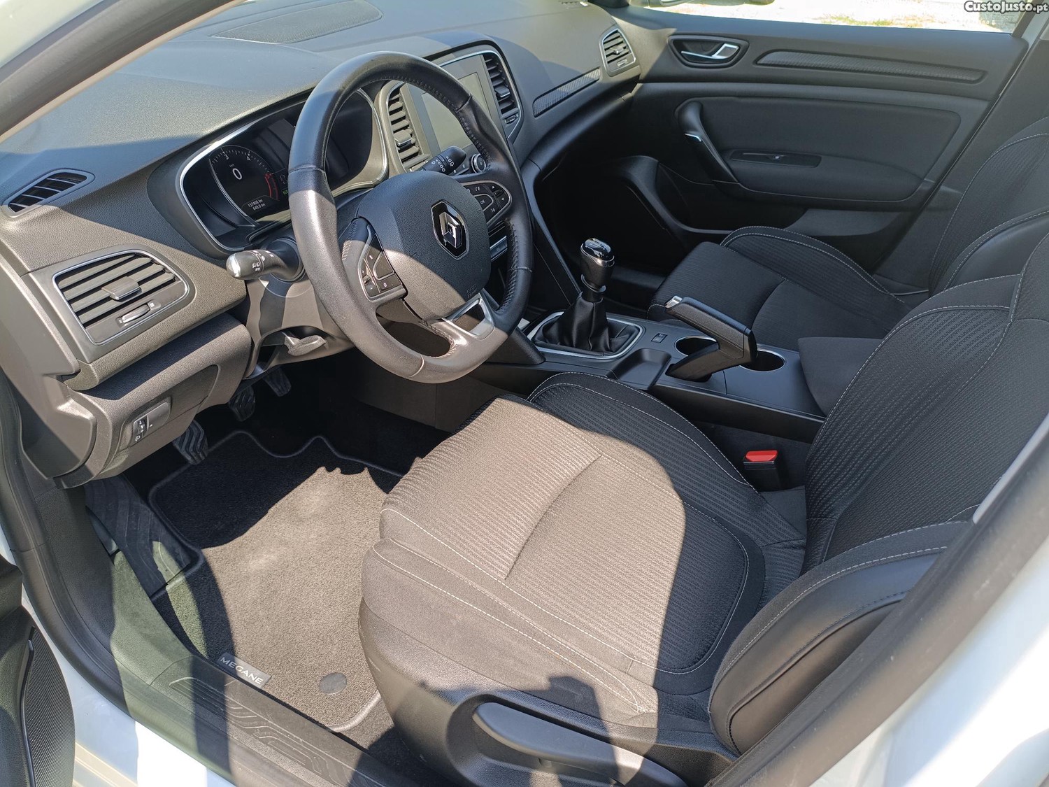 Renault Mégane IV 1.5 dCi 110 Energy Business — fotografia 12