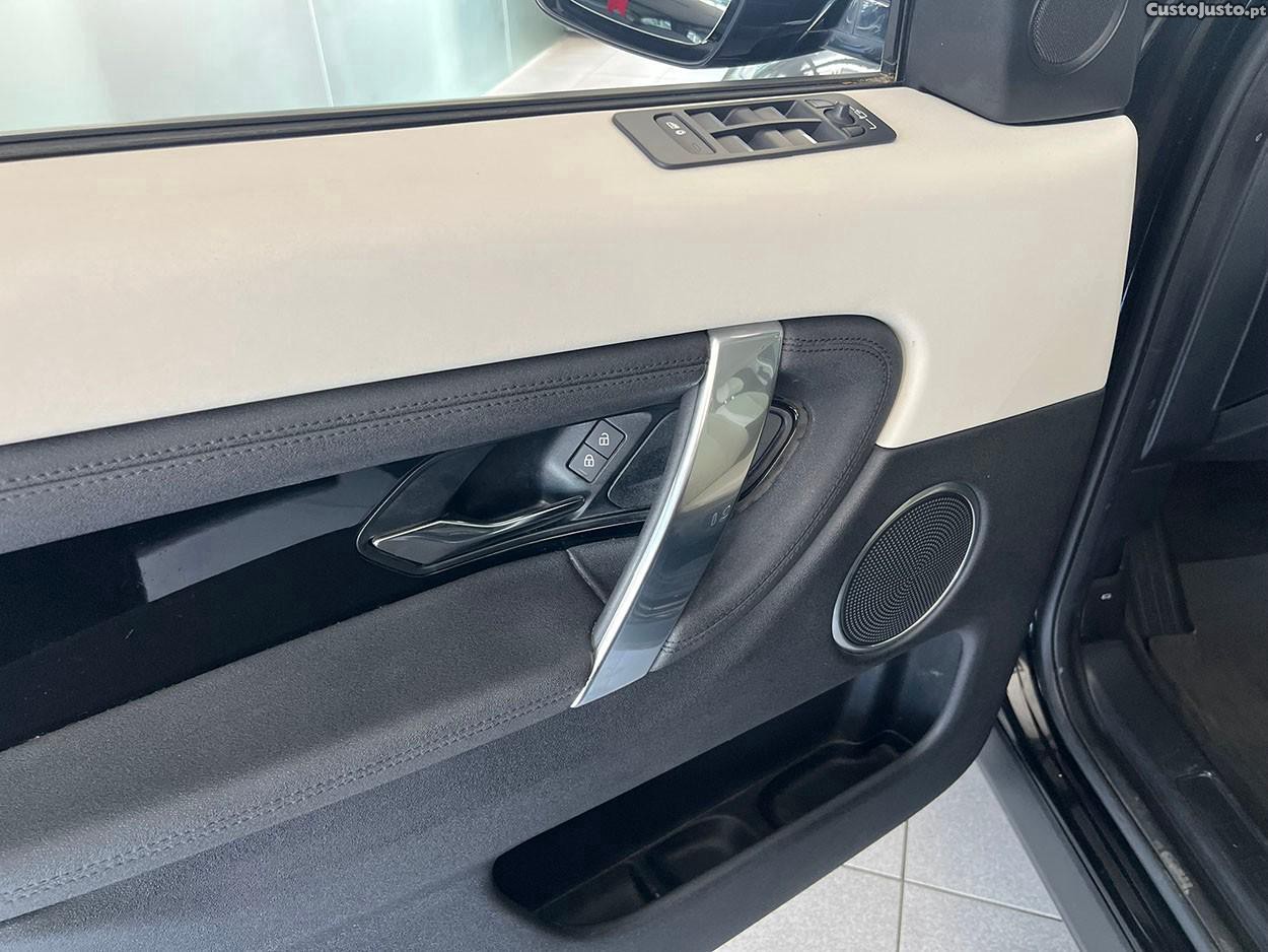 Land Rover Discovery Sport 1.5 I3 P300e AWD Dynamic SE — fotografia 4