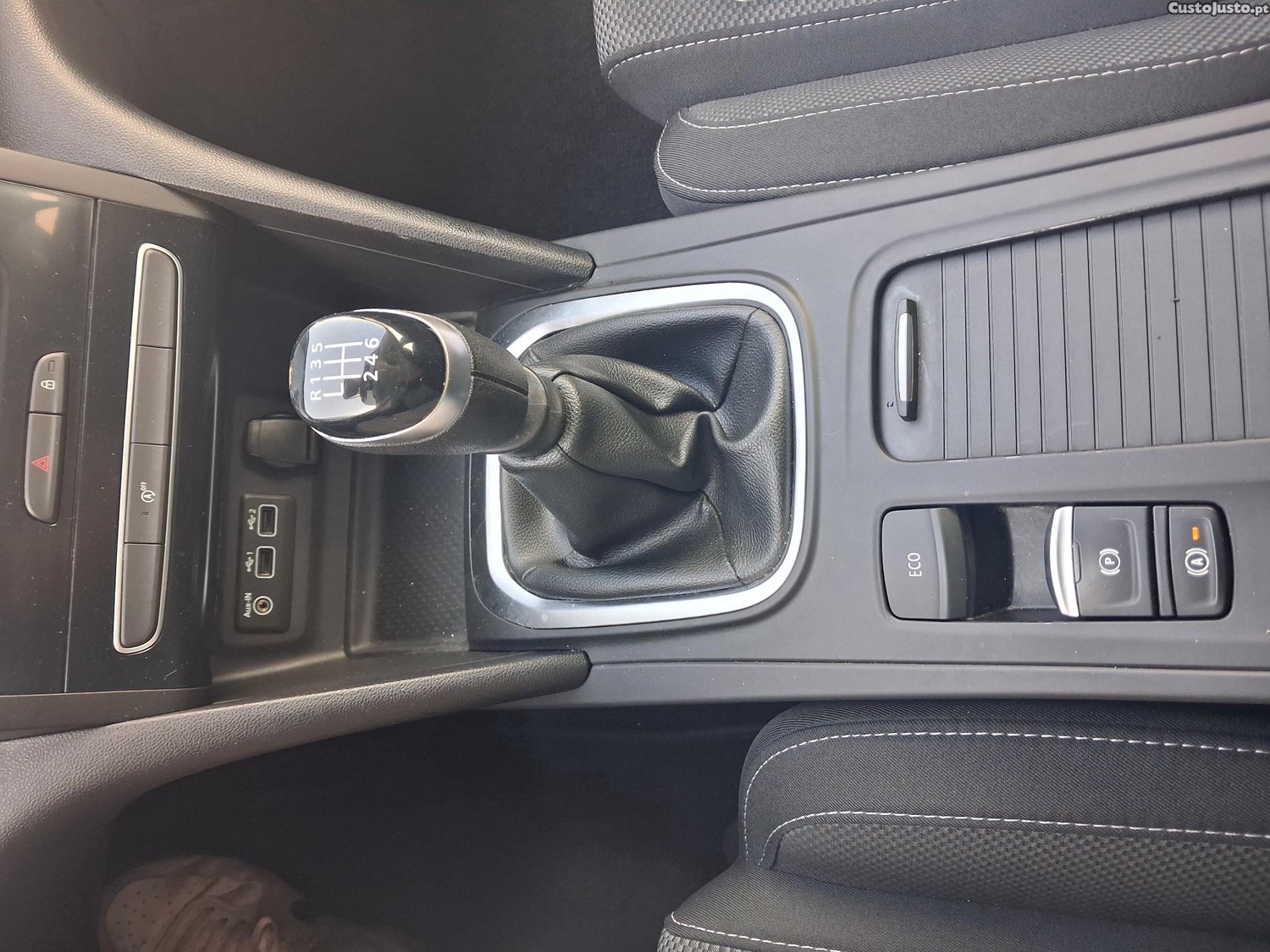 Renault Mégane Sport Tourer 1.5Equilibre Blue dci 115cv NACIONAL IVA Dedutível — fotografia 3