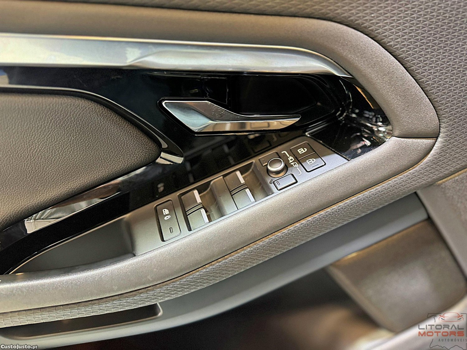 Land Rover Evoque P300e R-Dynamic S — fotografia 9