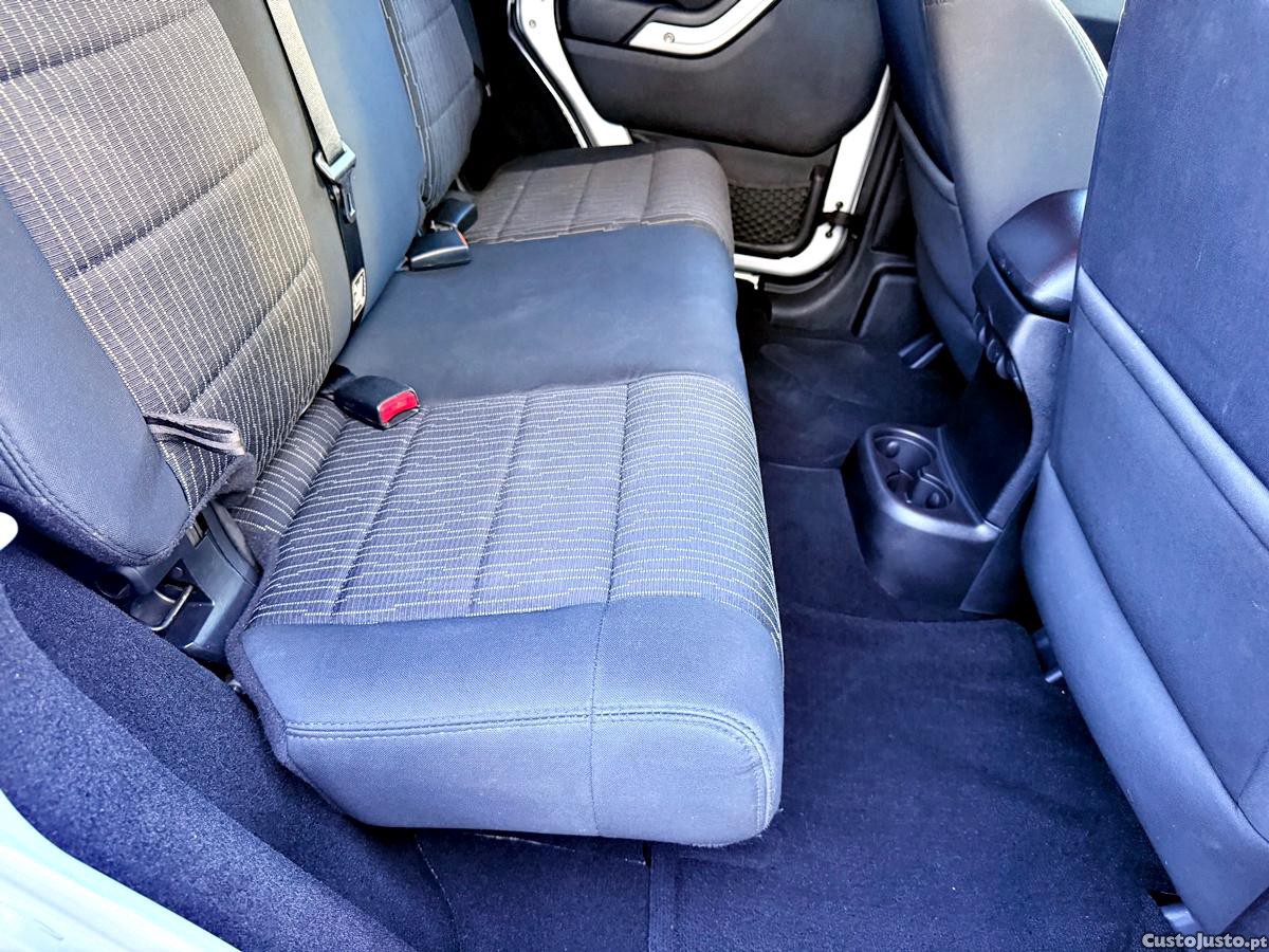 Jeep Wrangler Sahara Unlimited — fotografia 30