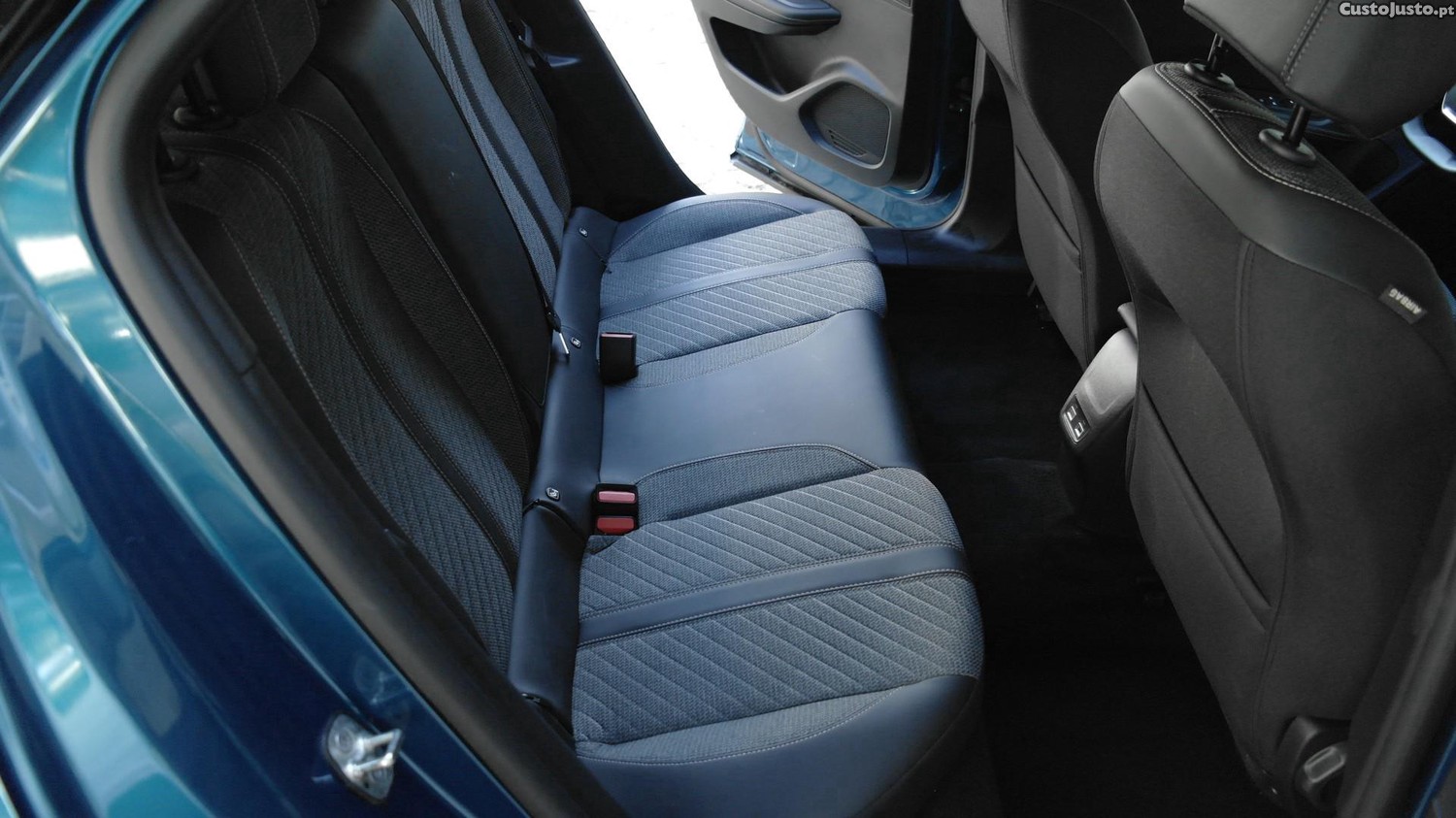 Peugeot e-2008 54 kWh Allure — fotografia 15