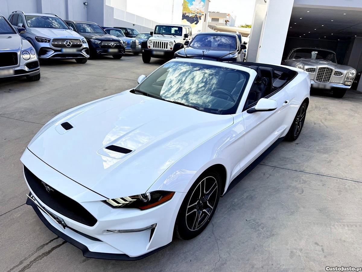 Ford Mustang 2.3 Convertible — fotografia 4