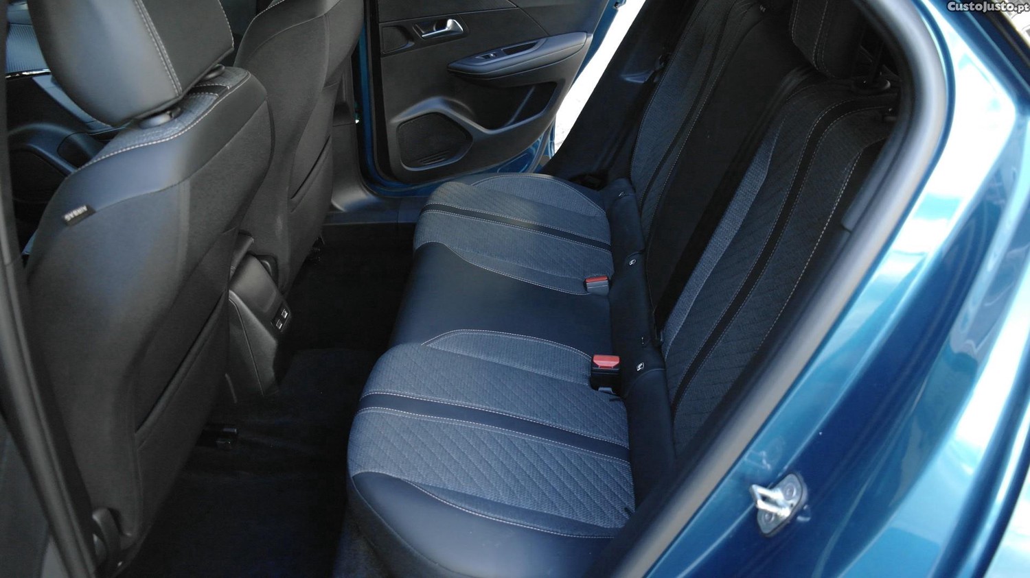 Peugeot e-2008 54 kWh Allure — fotografia 10