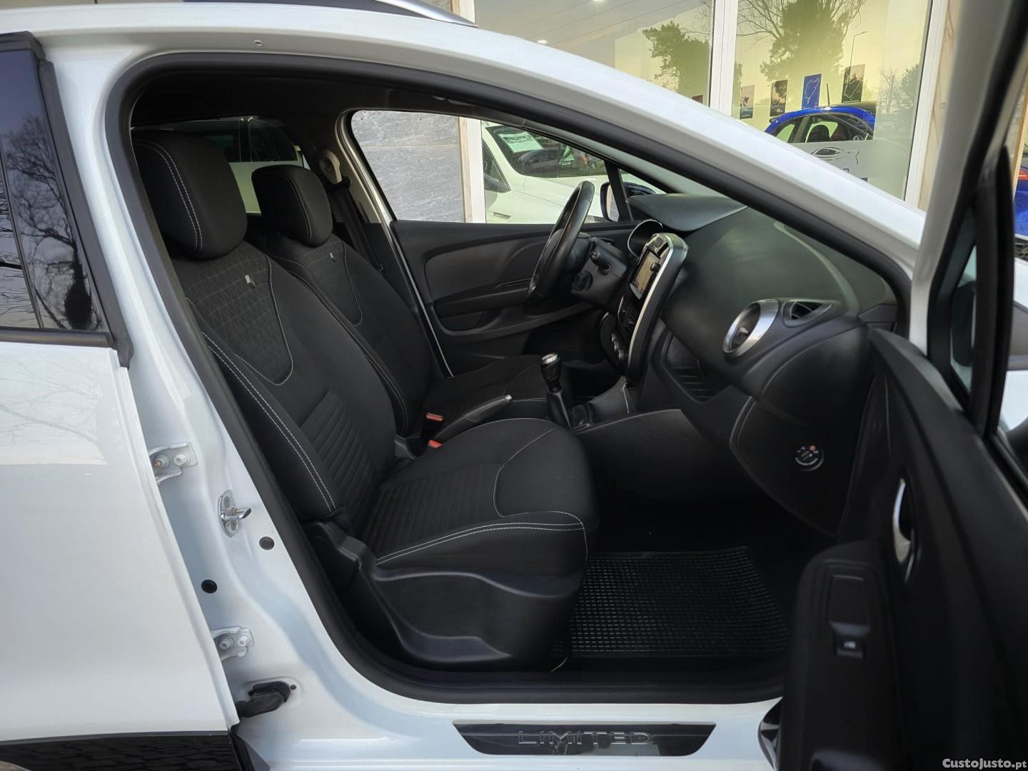 Renault Clio 1.5 dCi Limited — fotografia 5