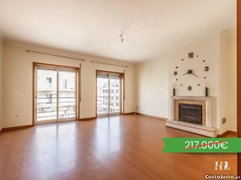 Apartamento T3 Com Suíte E Varanda No Centro De...