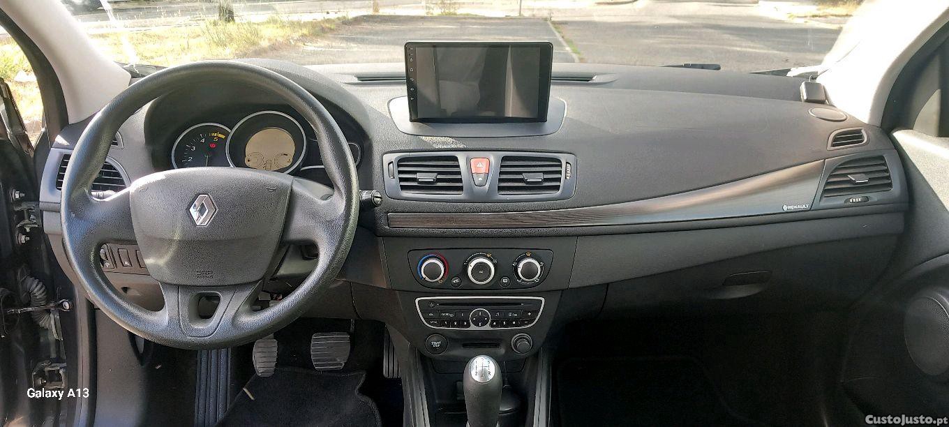 Renault Mégane 1.5 DCI Confort — fotografia 8