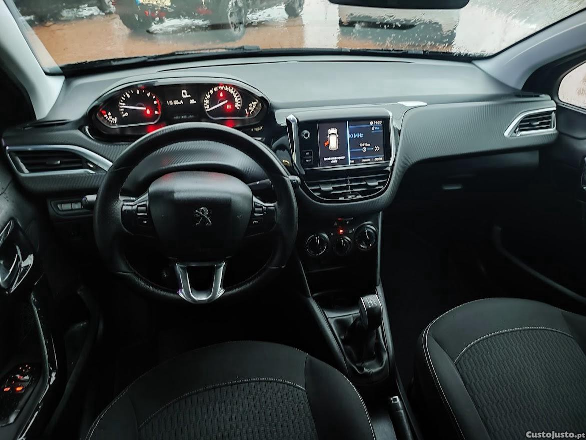 Peugeot 208 Style 1.6 HDI — fotografia 6