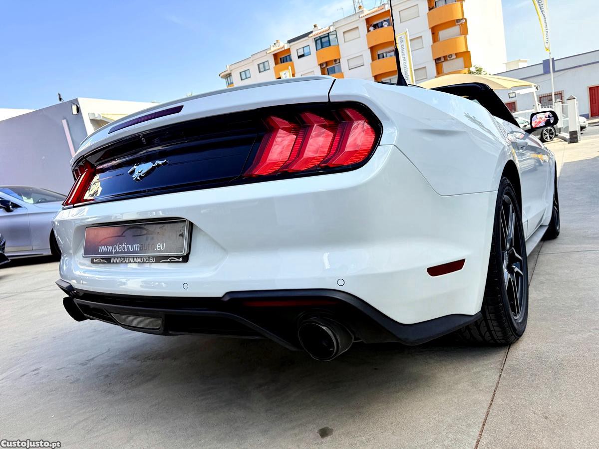 Ford Mustang 2.3 Convertible — fotografia 15