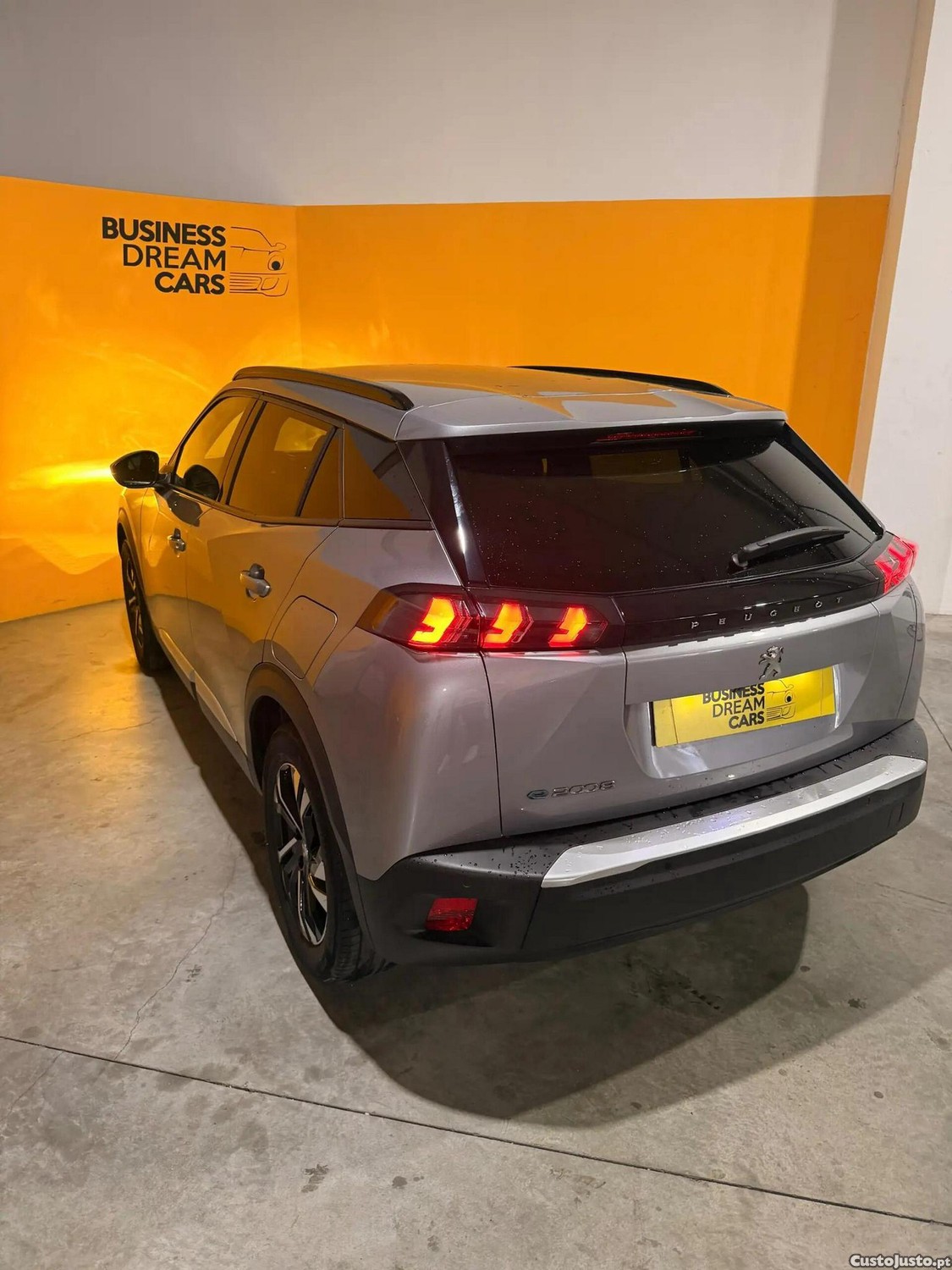 Peugeot e-2008 50 kWh Allure — fotografia 11