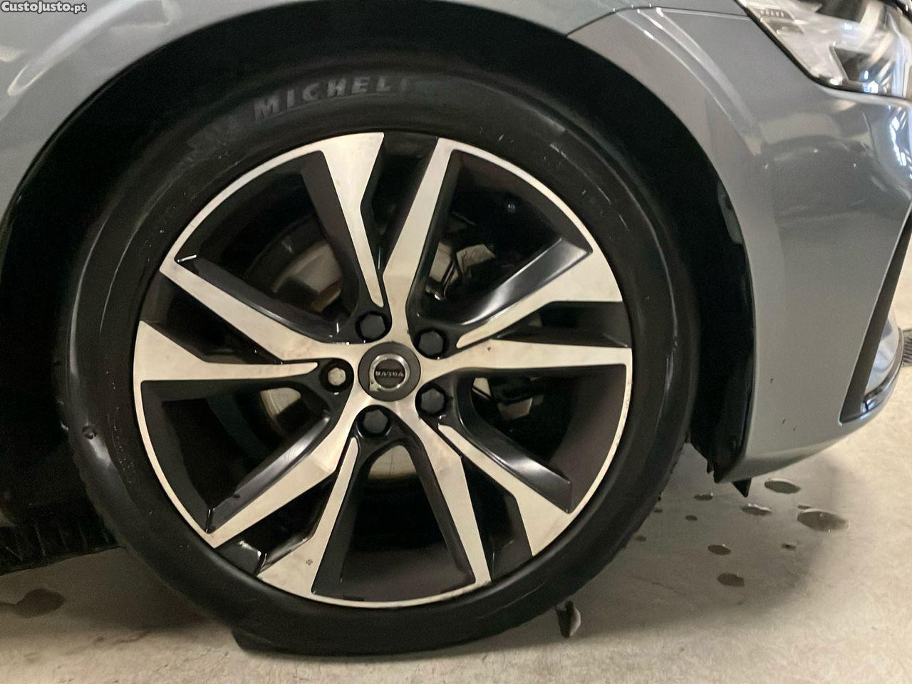Volvo V60 2.0 D3 R-Design Geartronic — fotografia 16