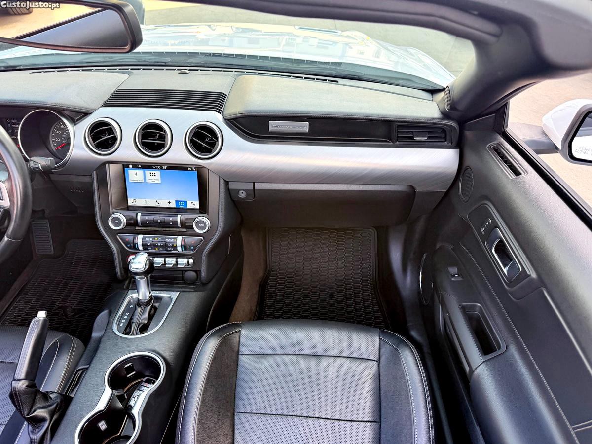 Ford Mustang 2.3 Convertible — fotografia 45