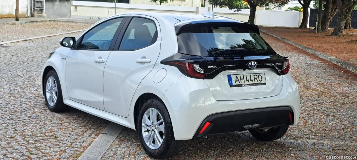 Toyota Yaris Comfort Plus 1.5 HDF (nacional c/ 25.300 km) — fotografia 6