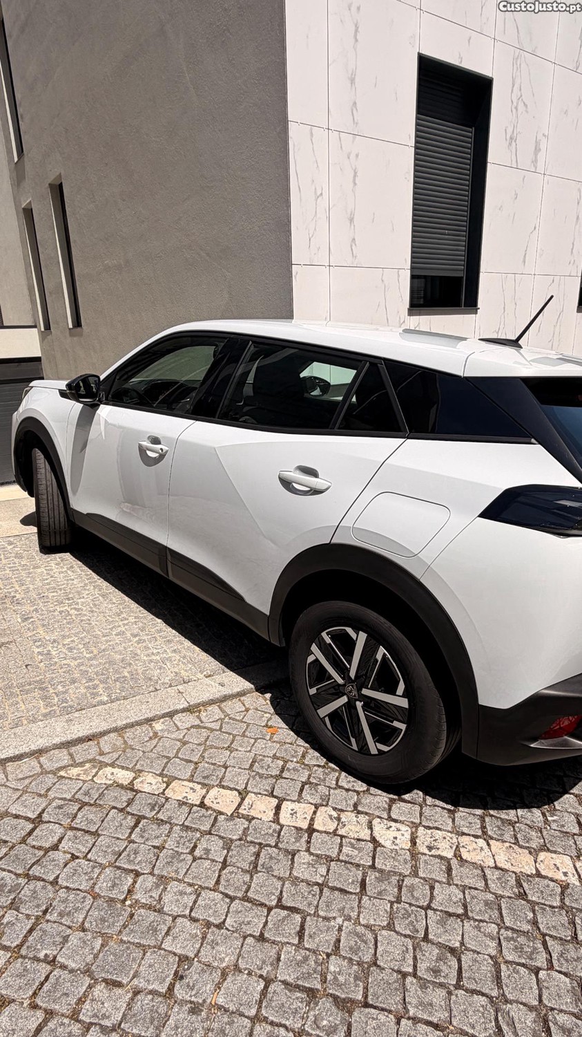 Peugeot 2008 1.2 active — fotografia 4