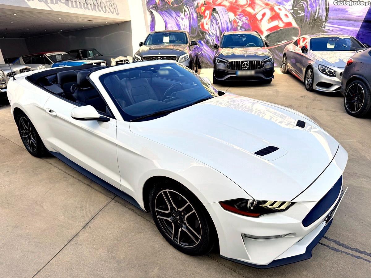 Ford Mustang 2.3 Convertible — fotografia 18