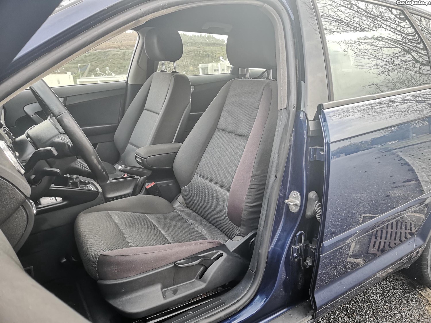 Audi A3 Sportback 1.6 TDI 105cv Attraction c/ Garantia — fotografia 22