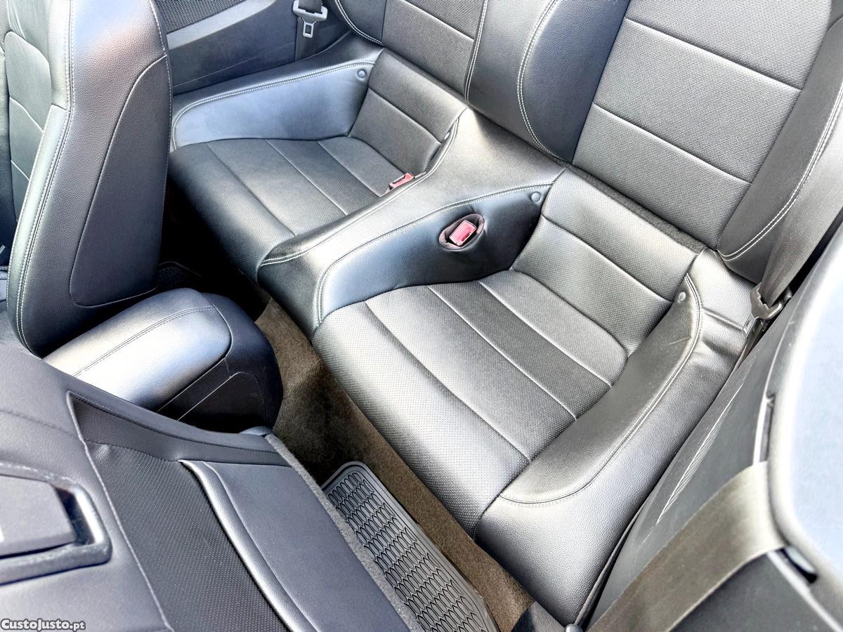 Ford Mustang 2.3 Convertible — fotografia 31