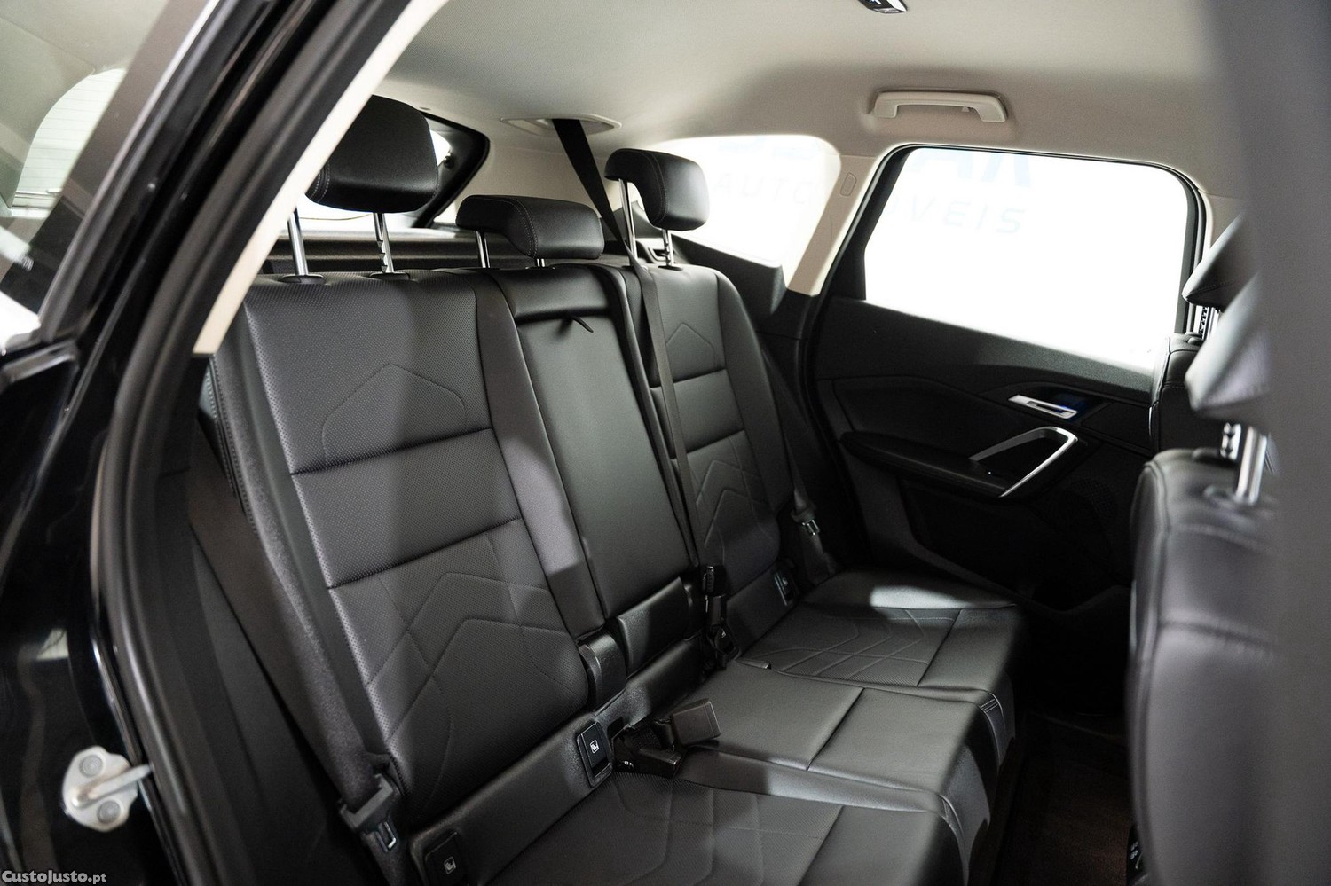 BMW iX1 xDrive30 xLine — fotografia 3