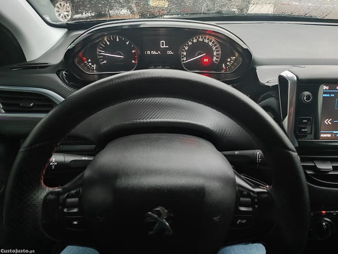 Peugeot 208 Style 1.6 HDI — fotografia 5