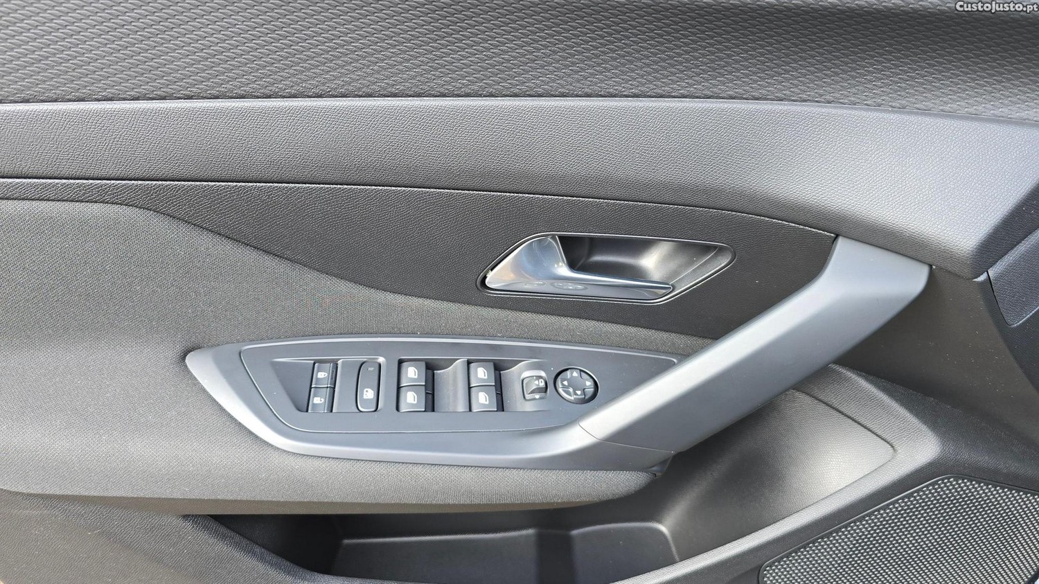 Peugeot 308 Hybrid Plug-in Active Pack EAT 8 — fotografia 23