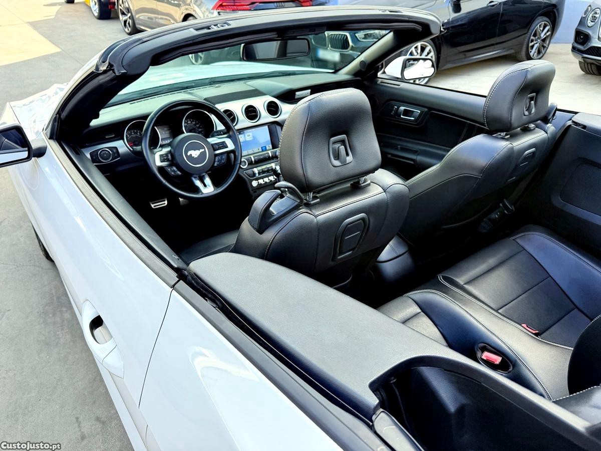 Ford Mustang 2.3 Convertible — fotografia 9