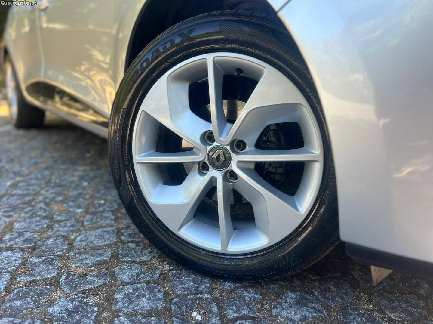 Renault Clio BOSE — fotografia 6