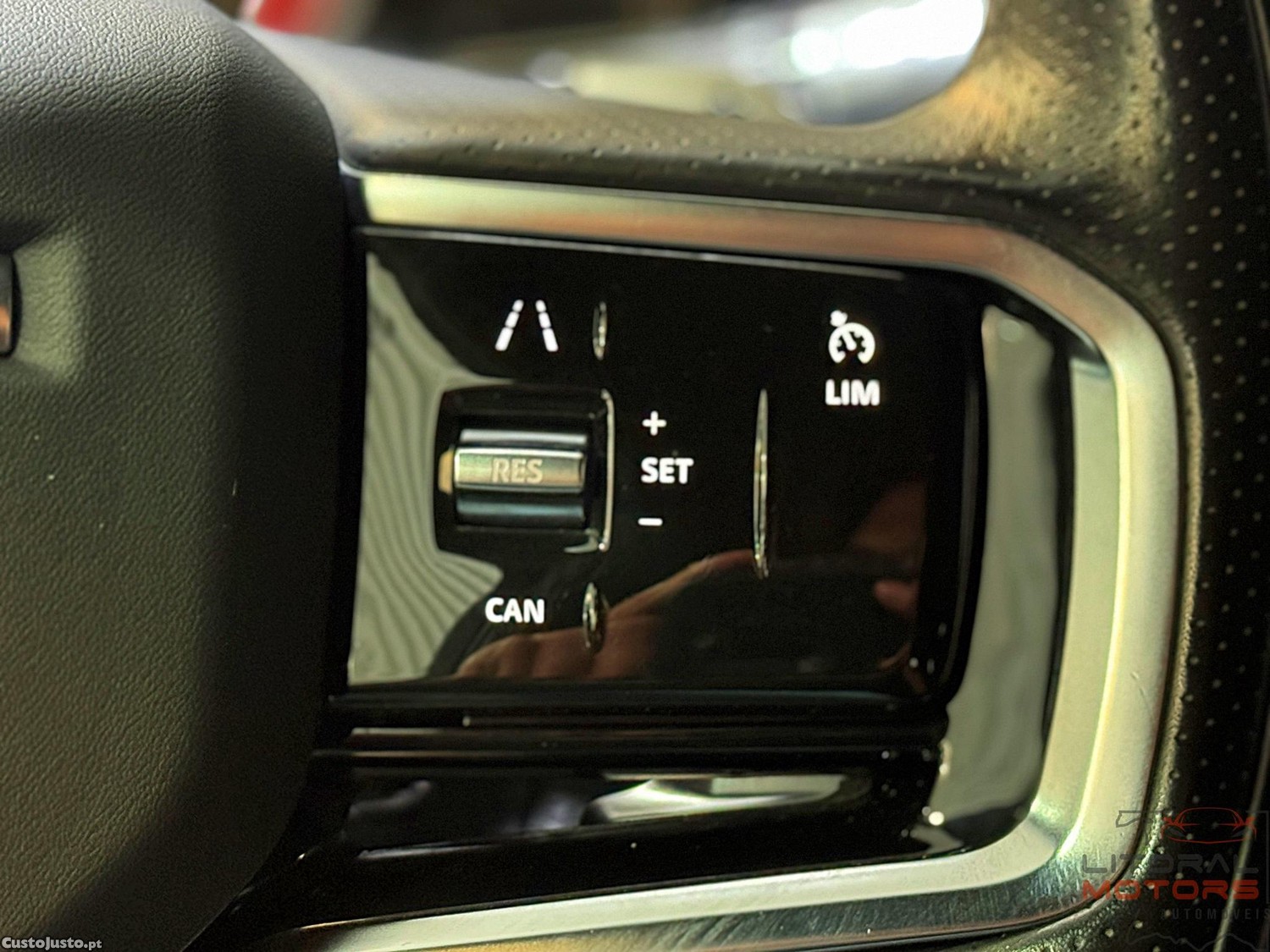 Land Rover Evoque P300e R-Dynamic S — fotografia 2