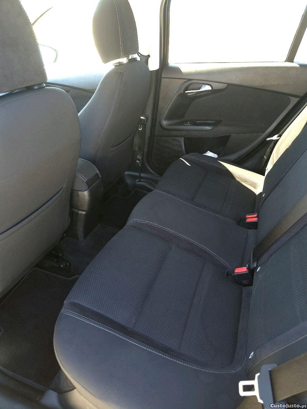 Fiat Tipo 1.3JTD SW Lounge2018 — fotografia 2