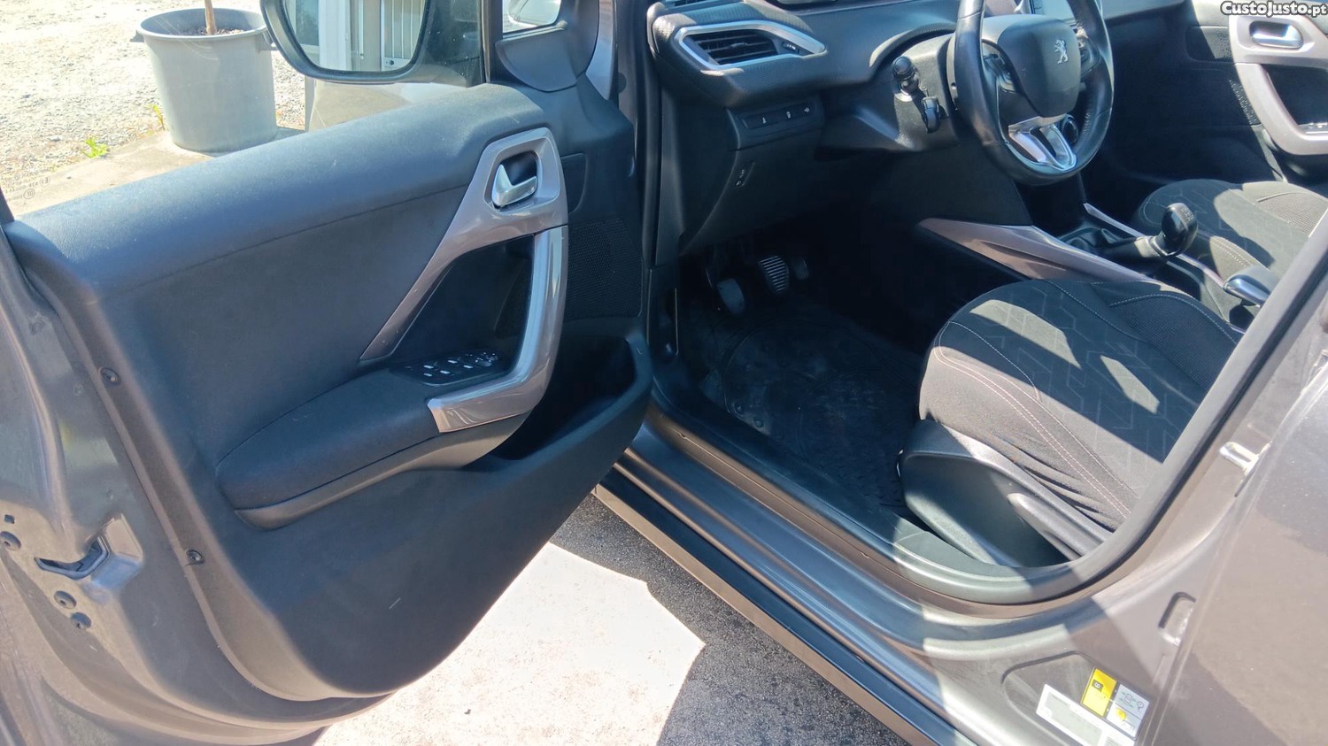 Peugeot 2008 14.HDIActive — fotografia 3