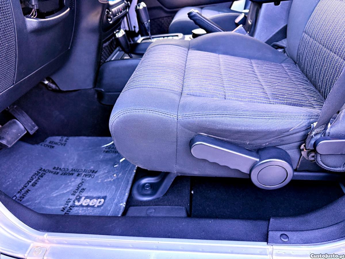 Jeep Wrangler Sahara Unlimited — fotografia 39