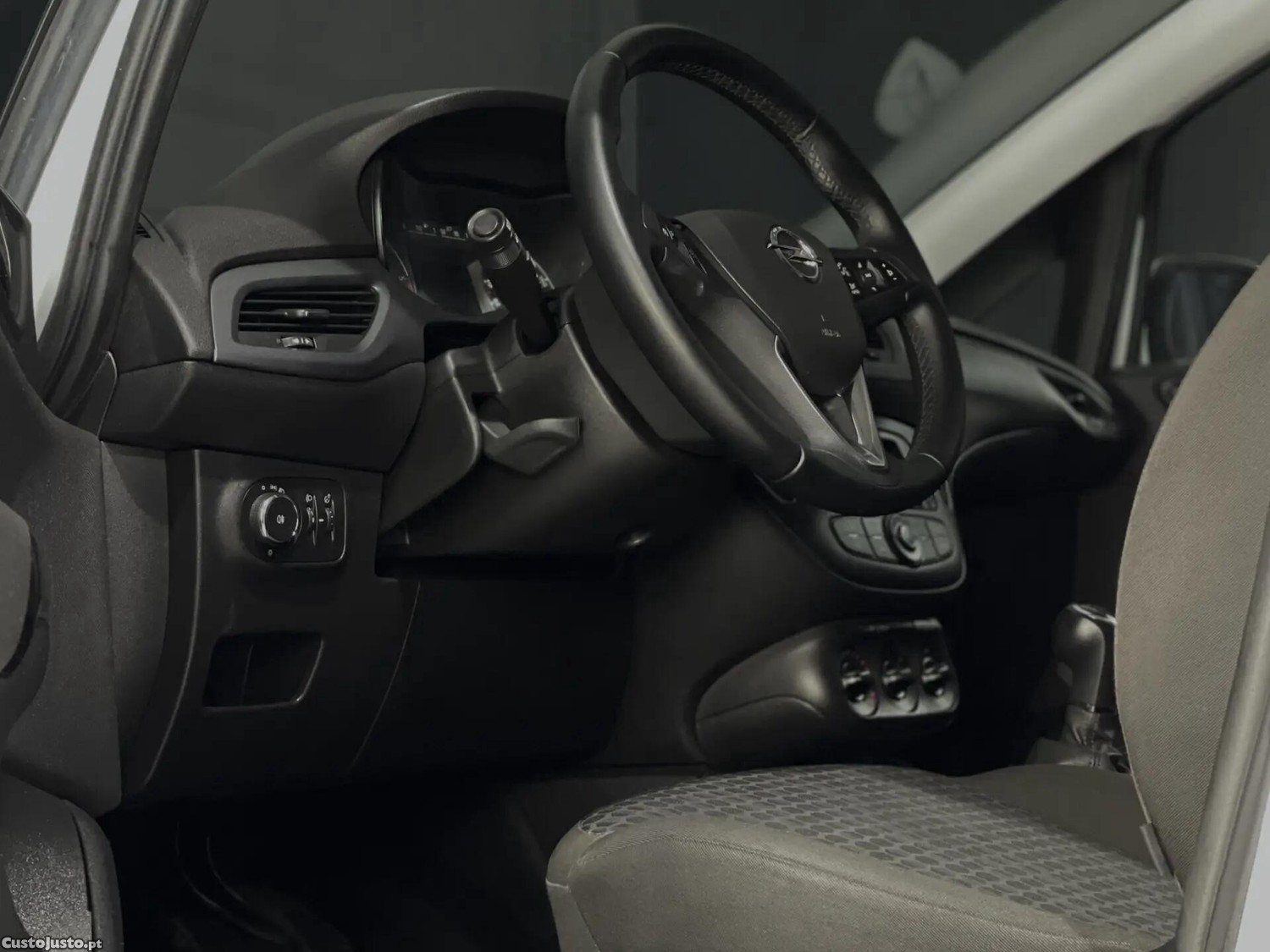 Opel Corsa 1.3 CDTI Business — fotografia 11