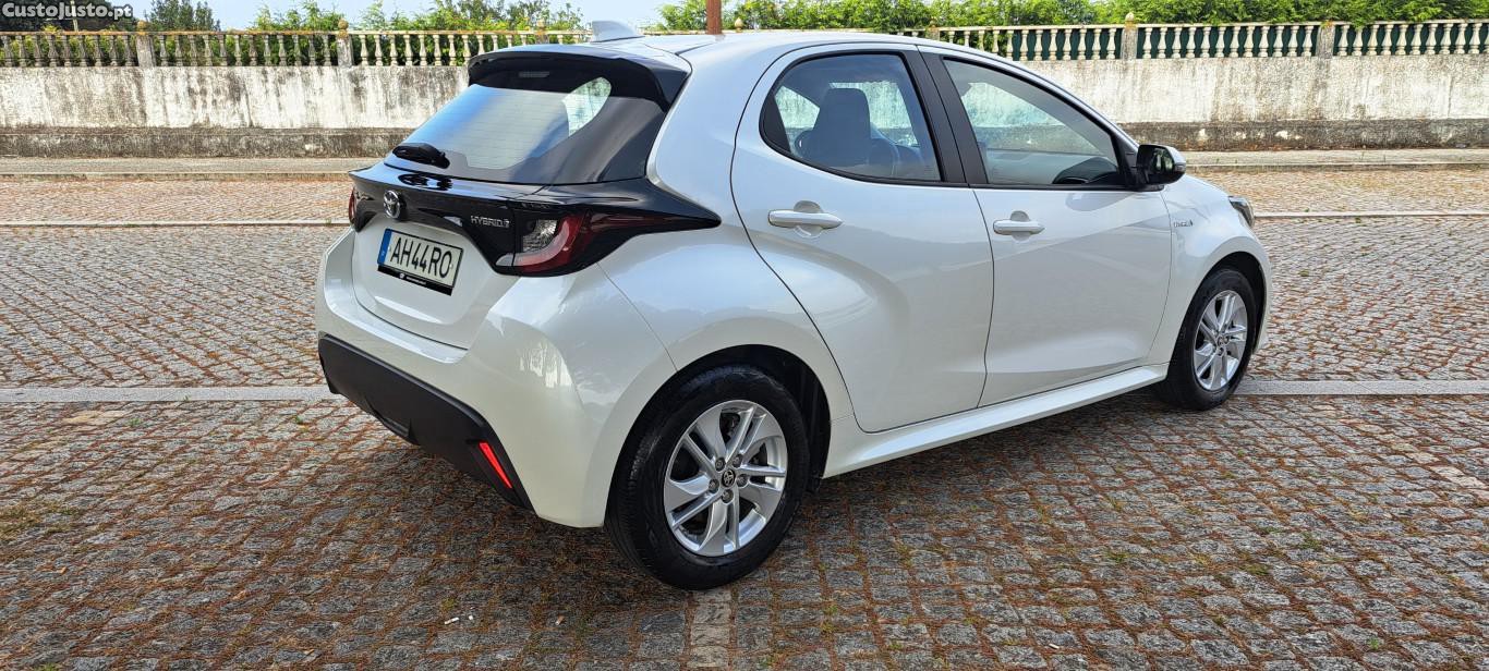 Toyota Yaris Comfort Plus 1.5 HDF (nacional c/ 25.300 km) — fotografia 4