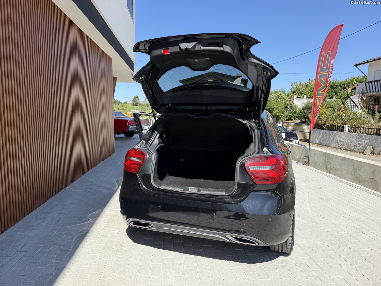Mercedes-Benz A 180 Black edition — fotografia 3