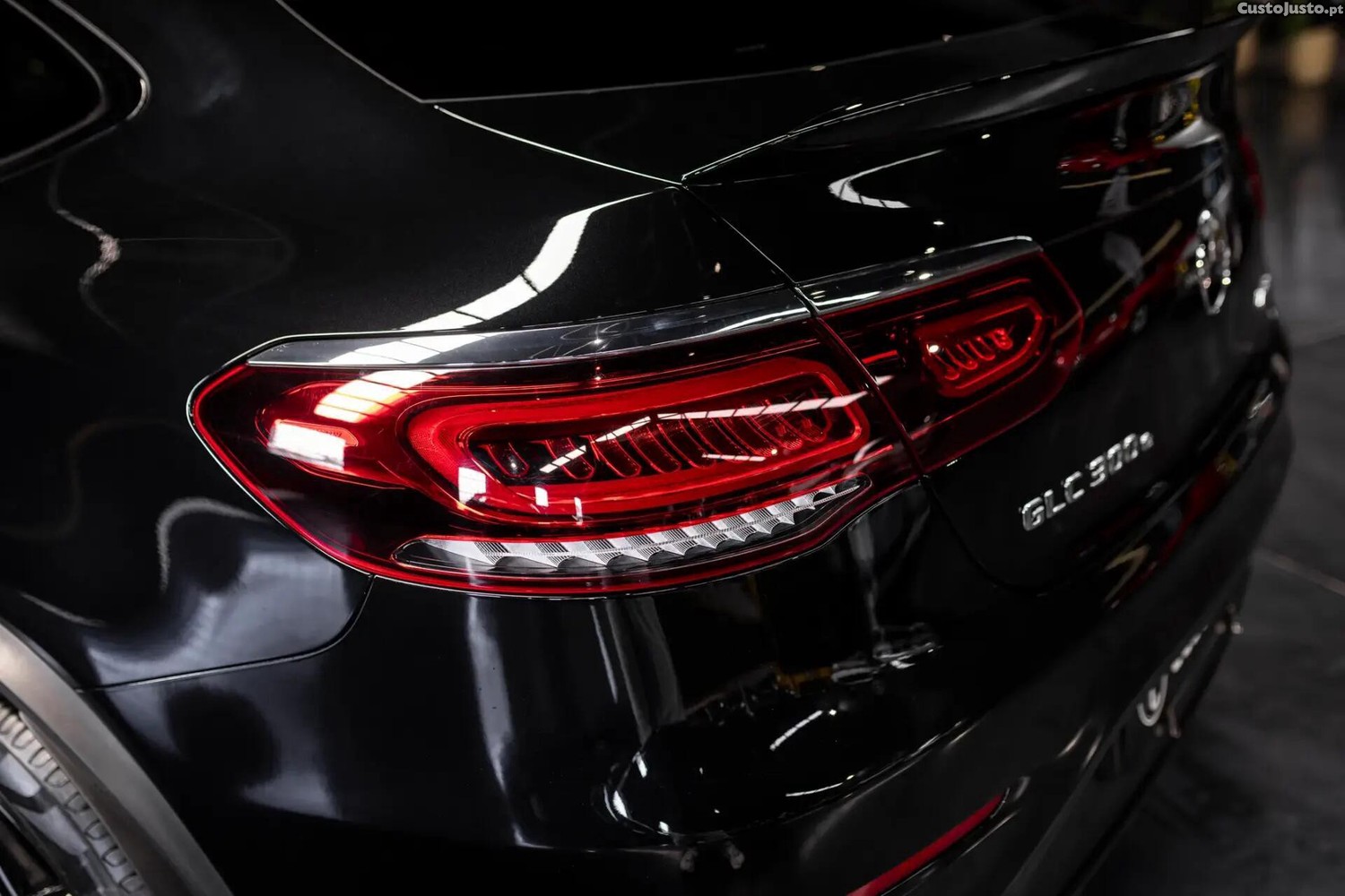 Mercedes-Benz GLC 300 e Coupe 4Matic 9G-TRONIC AMG Line — fotografia 11