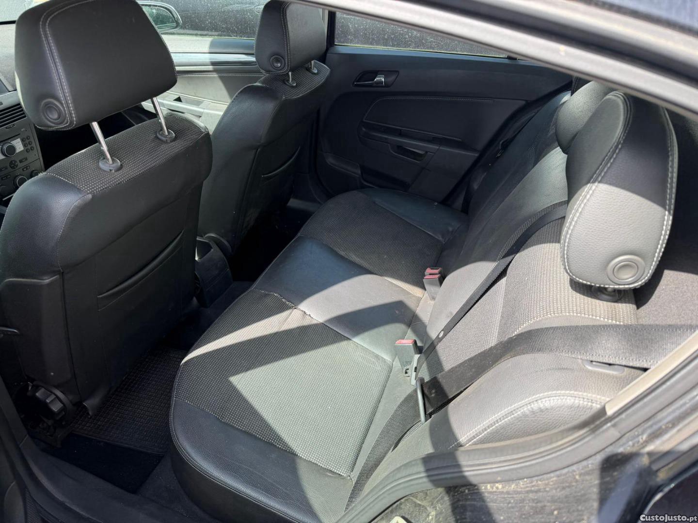 Opel Astra 1.7CDTI — fotografia 2