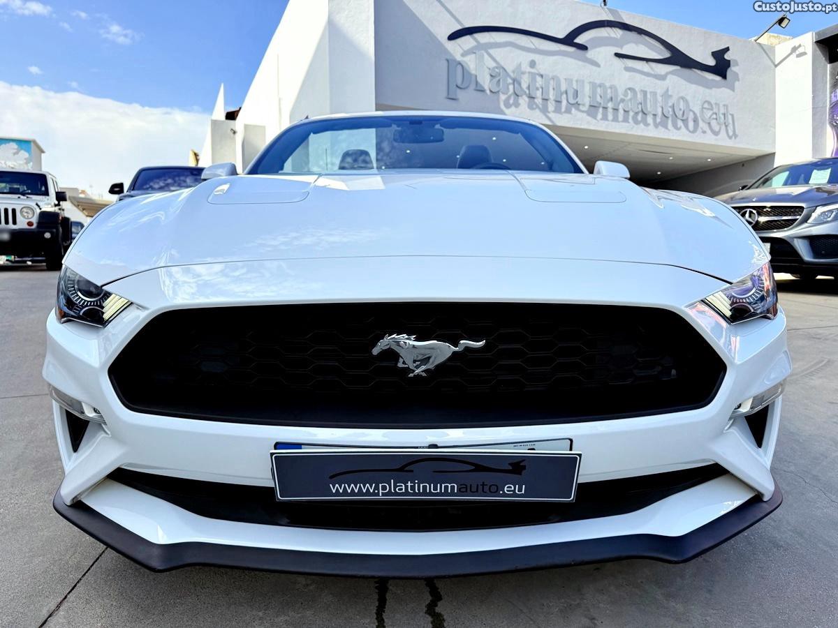Ford Mustang 2.3 Convertible — fotografia 2