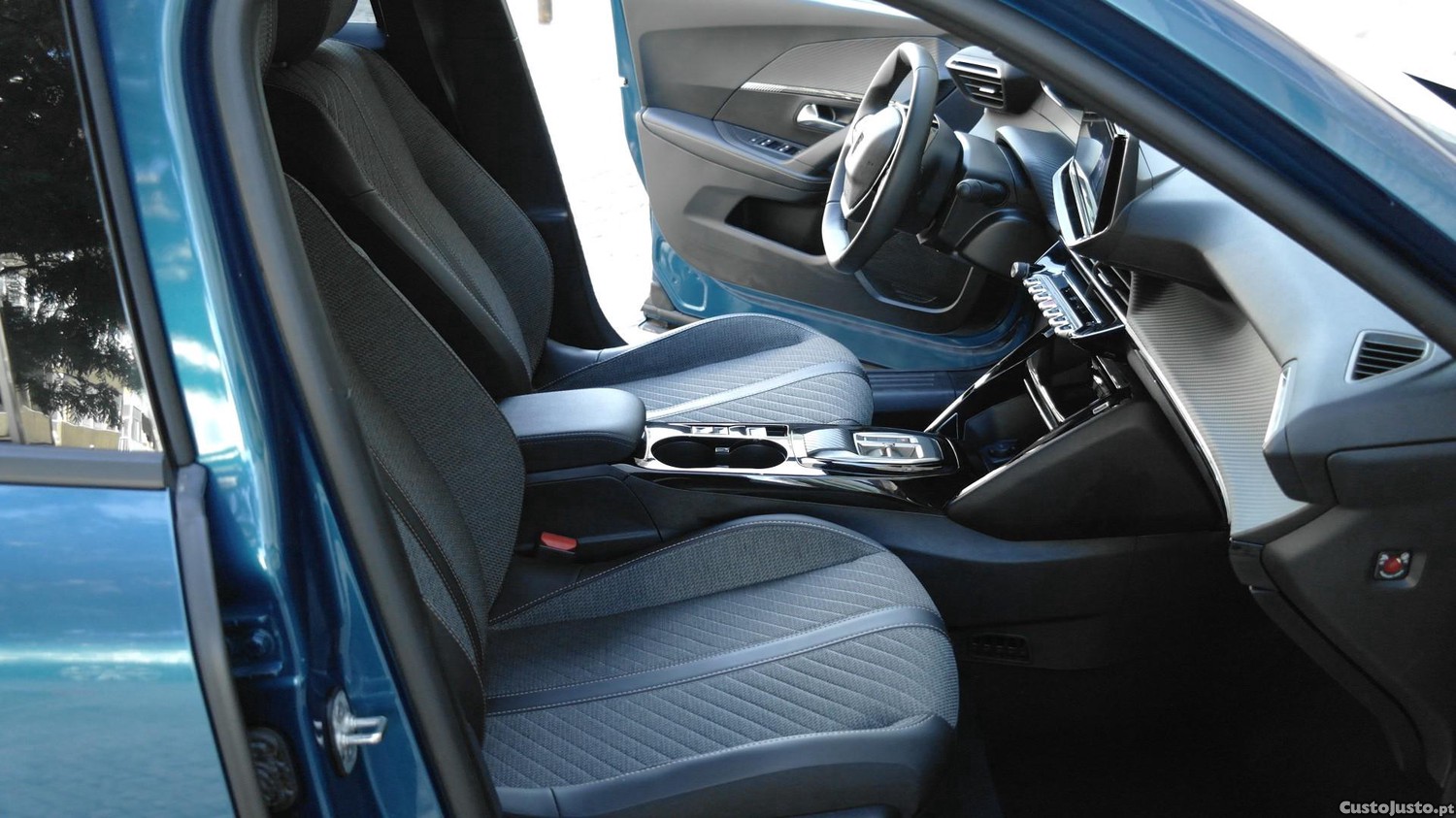 Peugeot e-2008 54 kWh Allure — fotografia 6