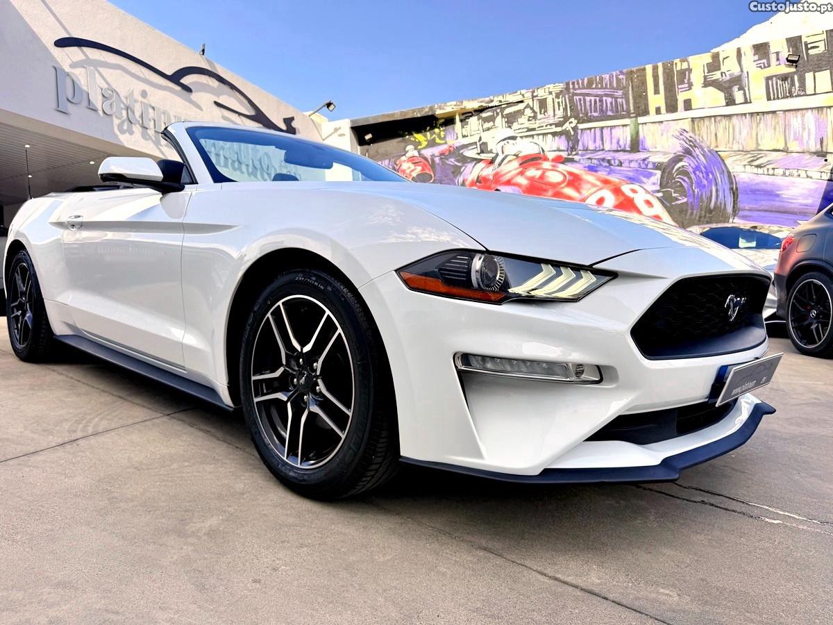 Ford Mustang 2.3 Convertible — fotografia 19