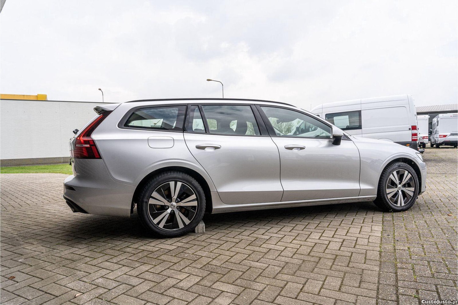 Volvo V60 2.0 B3 Momentum Advantage - 20 foto 2