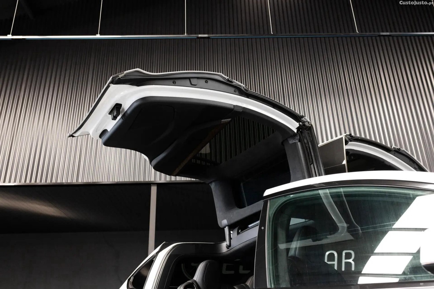 Tesla Model X Long Range — fotografia 15