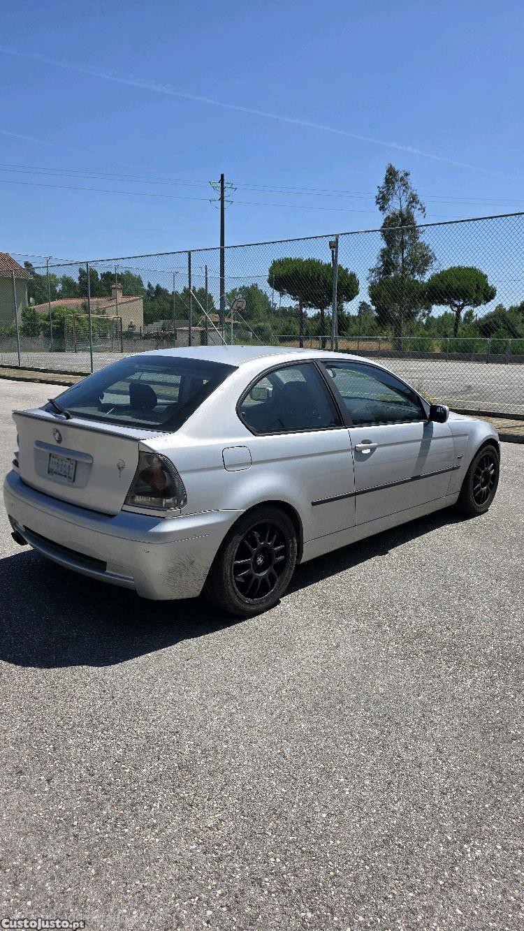 BMW 320 d compact — fotografia 4