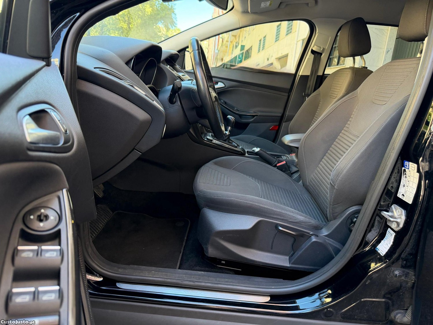 Ford Focus SW 1.0 EcoBoost S&S TITANIUM — fotografia 17