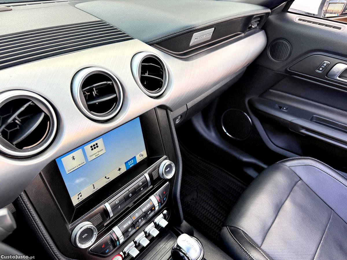 Ford Mustang 2.3 Convertible — fotografia 39