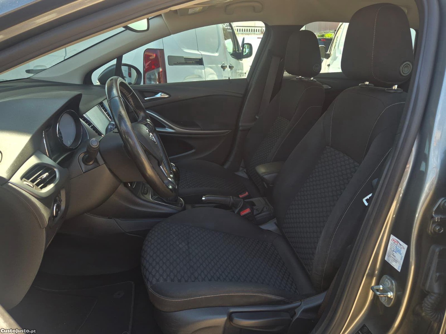 Opel Astra Sports Tourer 1.6CDTI — fotografia 9