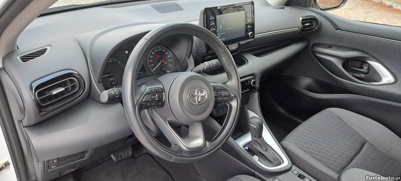 Toyota Yaris Comfort Plus 1.5 HDF (nacional c/ 25.300 km) — fotografia 2