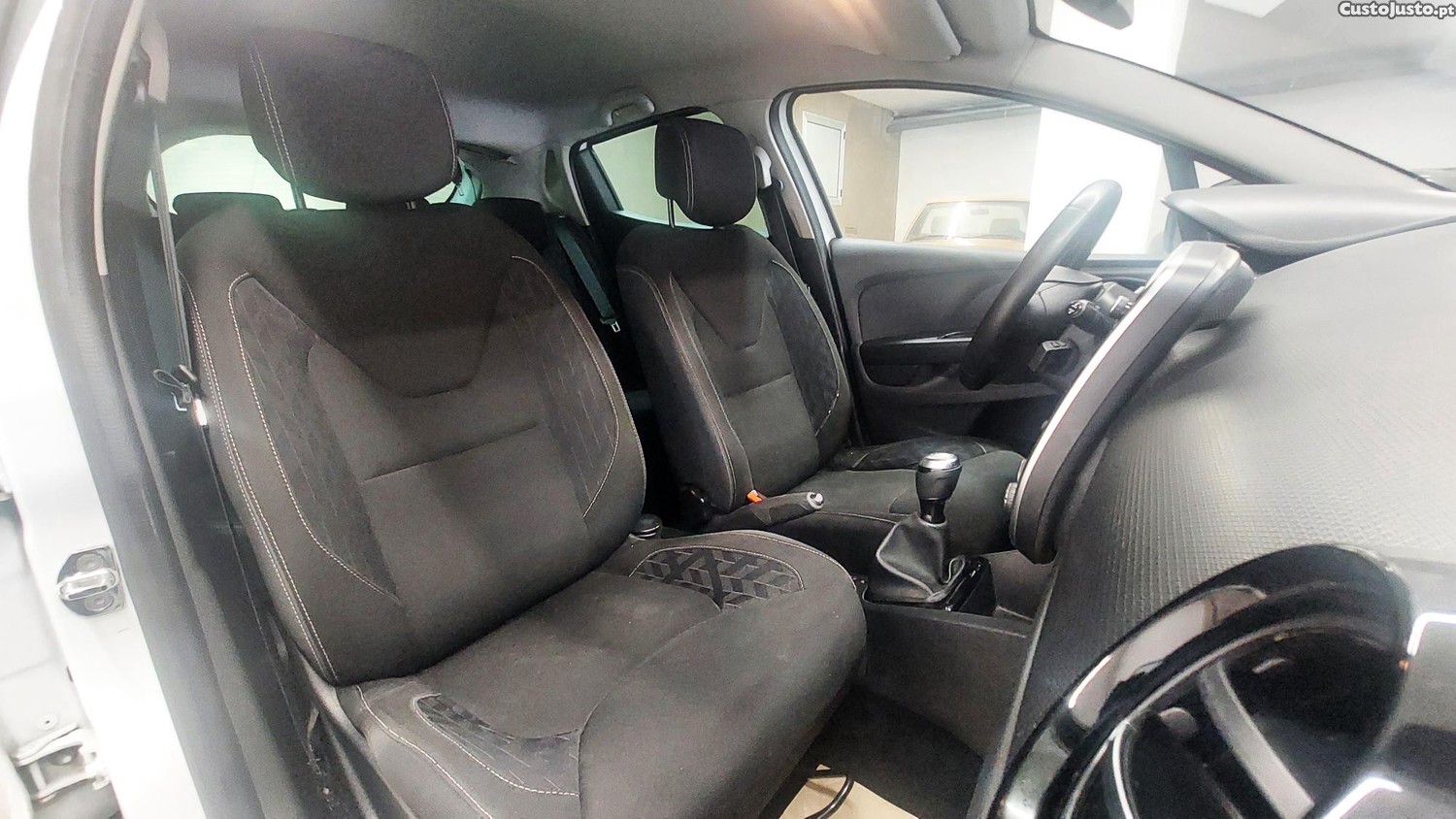 Renault Clio 1.5 DCI LIMITED — fotografia 3
