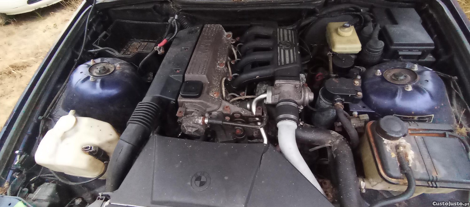 BMW 318 Deisel inteiro para peças com documentos ler — fotografia 6