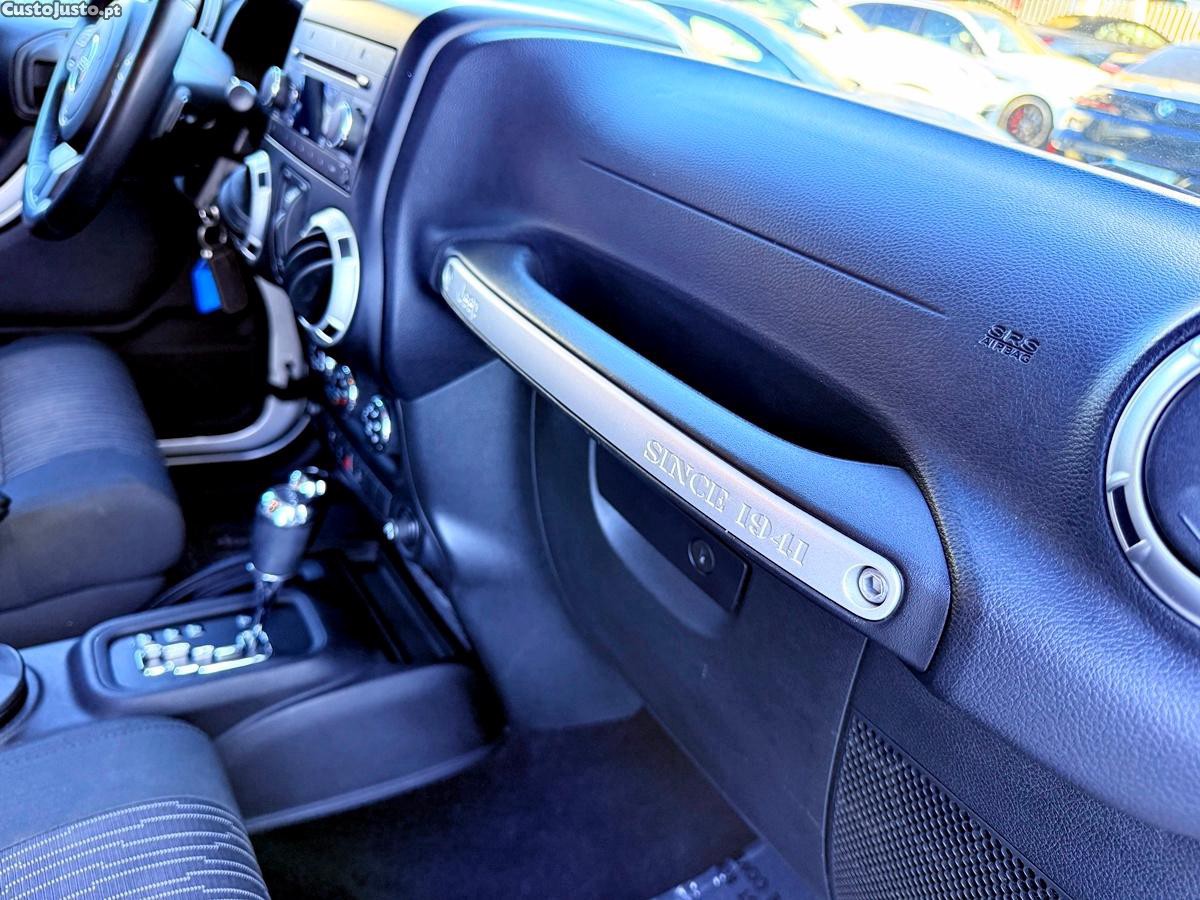 Jeep Wrangler Sahara Unlimited — fotografia 32