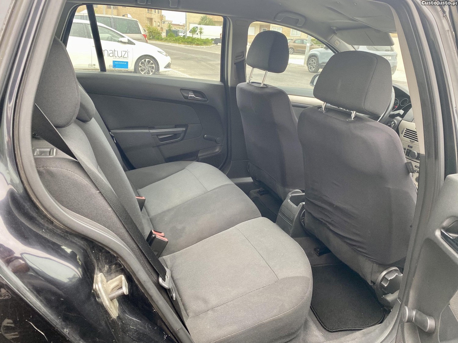 Opel Astra 1.3CDTI 90CV — fotografia 2